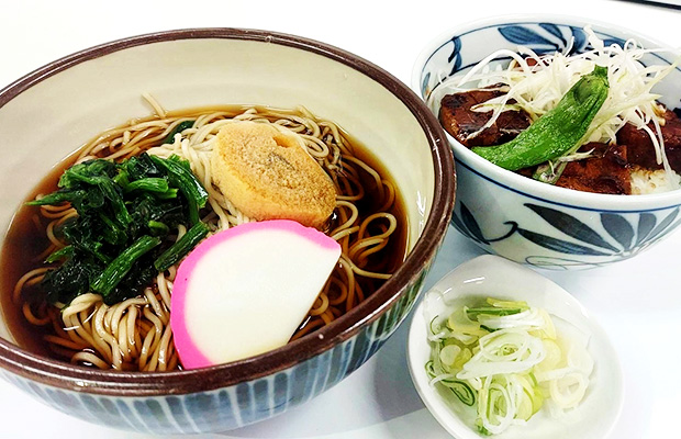 蕎麦とミニ角煮丼